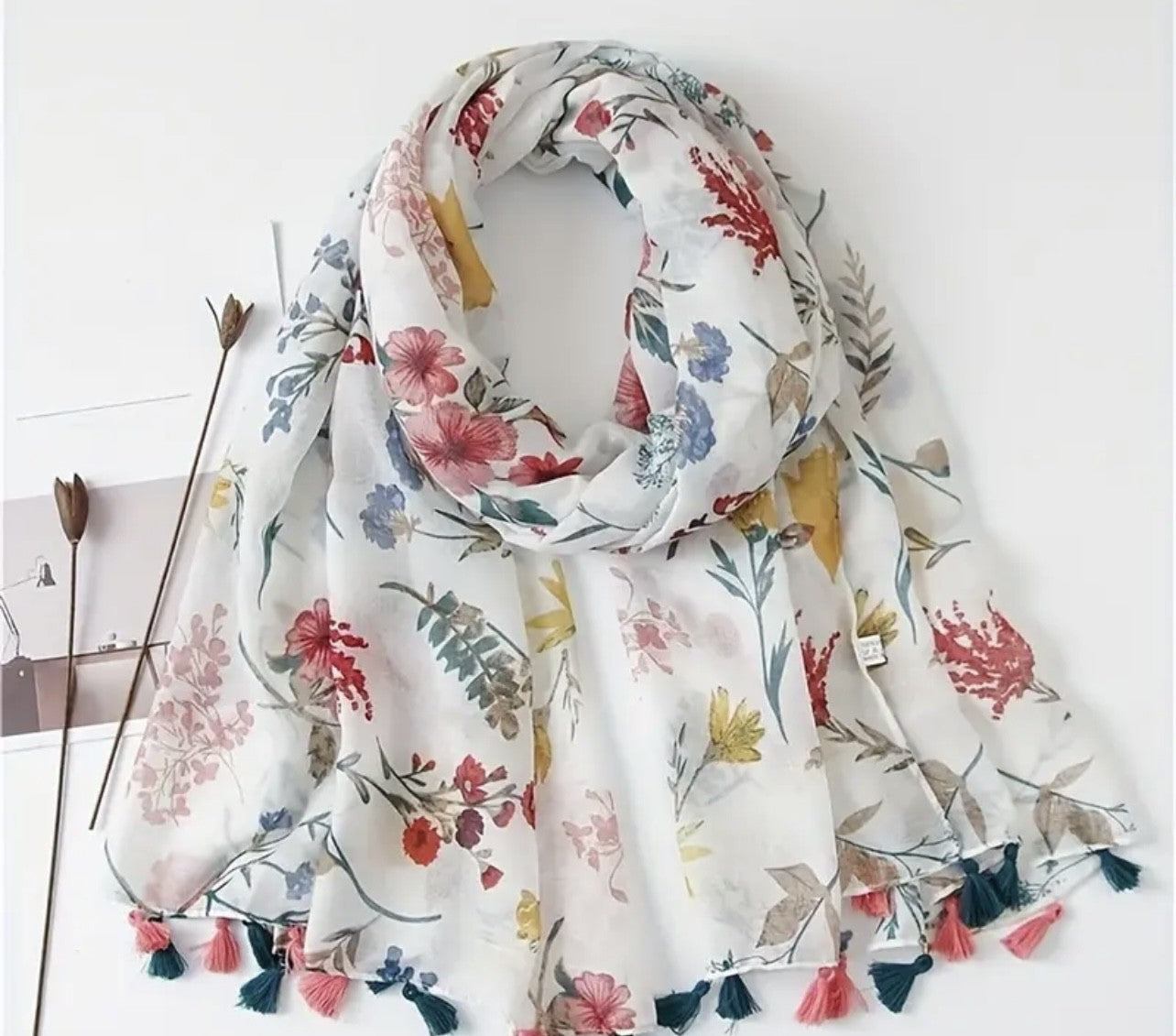 THH06 Bold White Floral Scarf